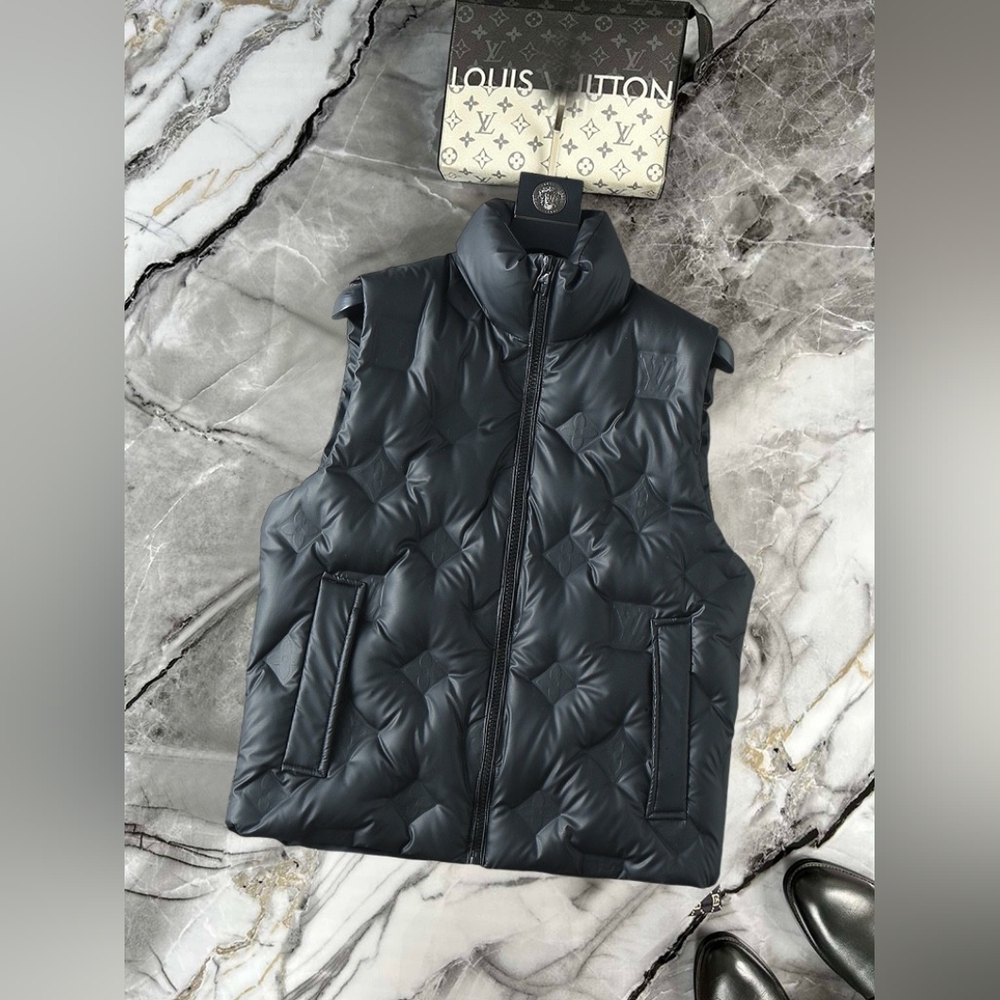 Louis Vuitton Black Puffer Vestouis